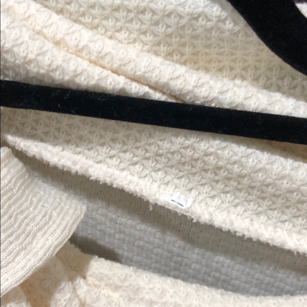 Cream Sweater size Medium. No tags, never worn. - Picture 4 of 7